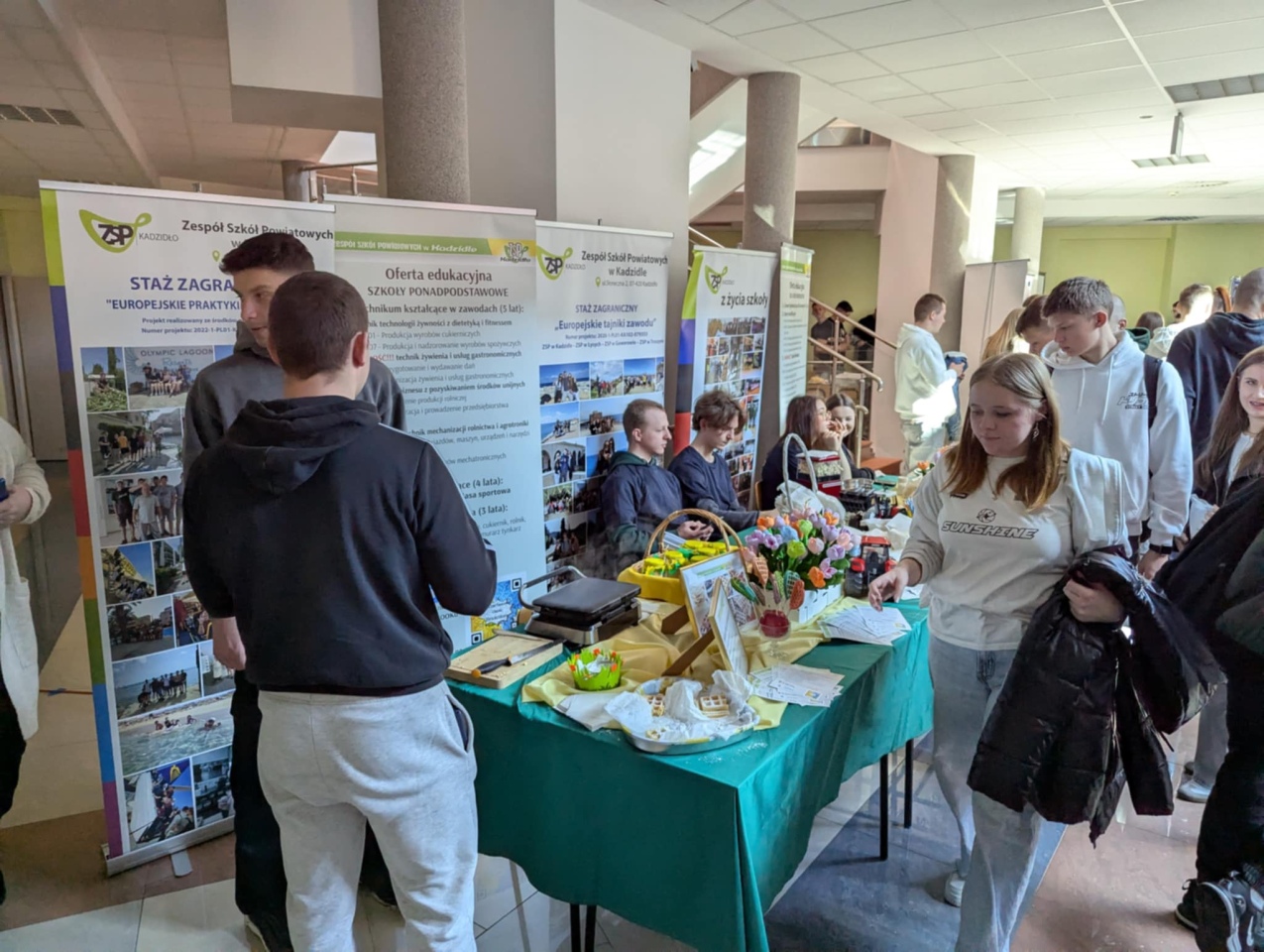 Forum Edukacji i Rynku Pracy Powiatu Ostrołęckiego [25.03.2025] - zdjęcie #9 - eOstroleka.pl