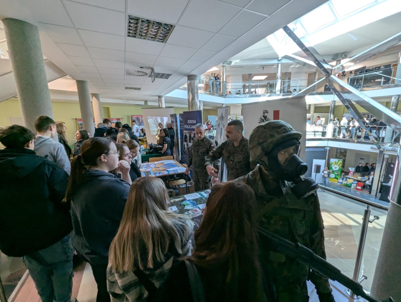 Forum Edukacji i Rynku Pracy Powiatu Ostrołęckiego [25.03.2025] - zdjęcie #2 - eOstroleka.pl