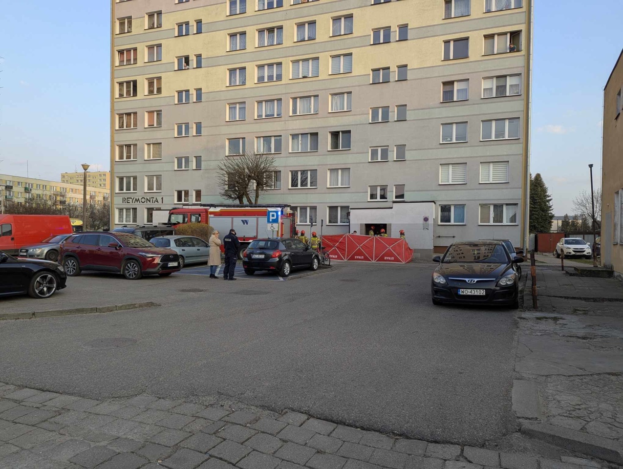 Tragedia w wieżowcu przy Reymonta [25.03.2025] - zdjęcie #11 - eOstroleka.pl