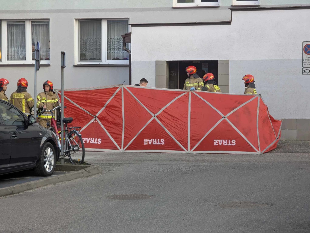 Tragedia w wieżowcu przy Reymonta [25.03.2025] - zdjęcie #8 - eOstroleka.pl