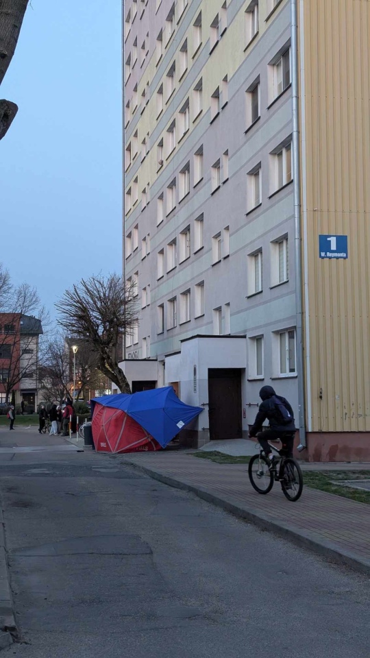 Tragedia w wieżowcu przy Reymonta [25.03.2025] - zdjęcie #3 - eOstroleka.pl