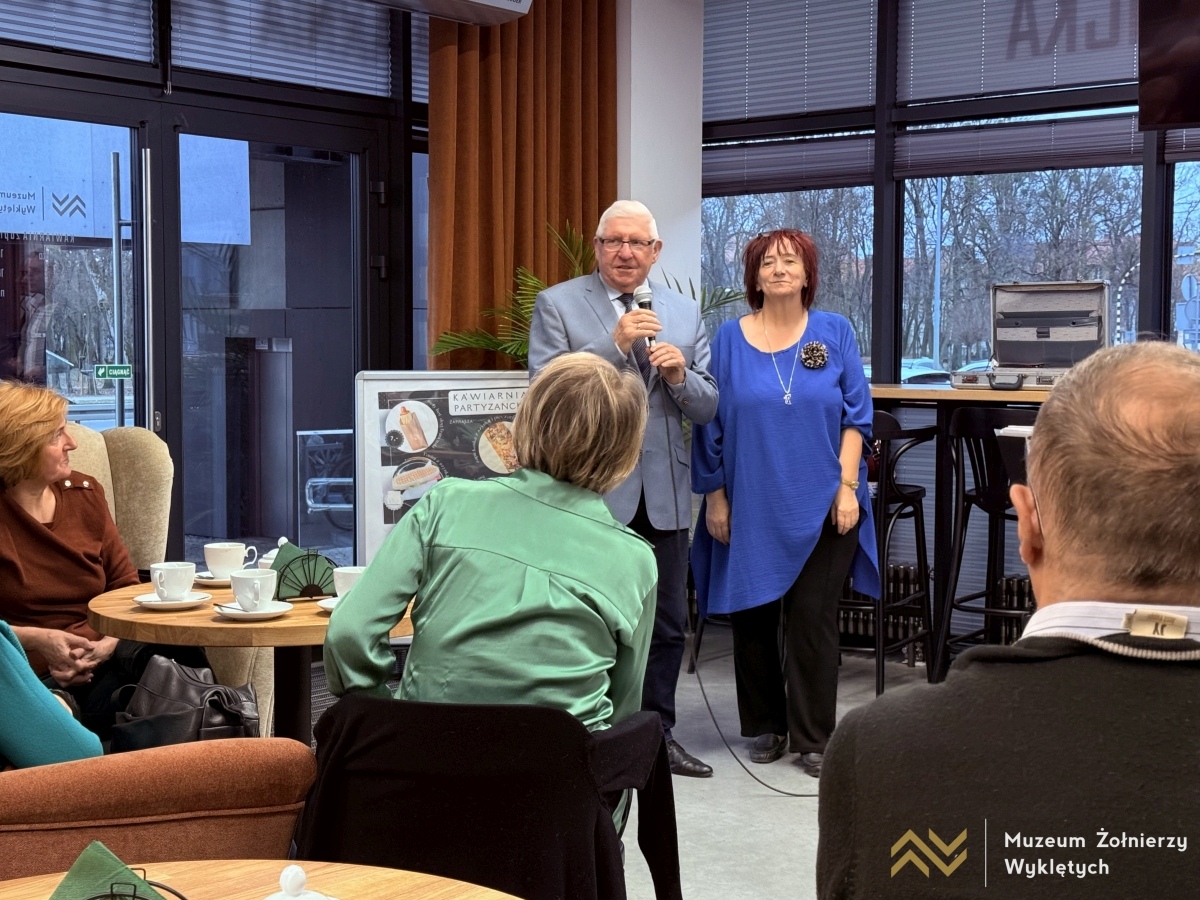 Recital Adama Wołosza w Kawiarni Partyzanckiej [26.03.2025] - zdjęcie #9 - eOstroleka.pl