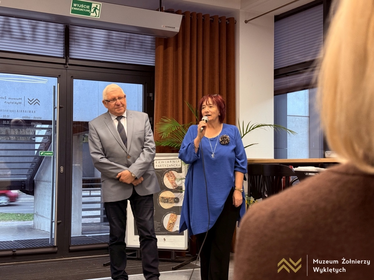 Recital Adama Wołosza w Kawiarni Partyzanckiej [26.03.2025] - zdjęcie #6 - eOstroleka.pl