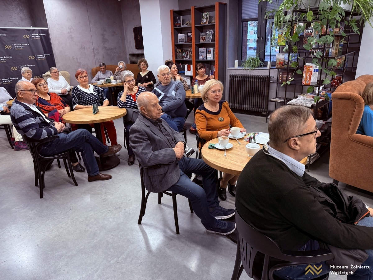 Recital Adama Wołosza w Kawiarni Partyzanckiej [26.03.2025] - zdjęcie #4 - eOstroleka.pl