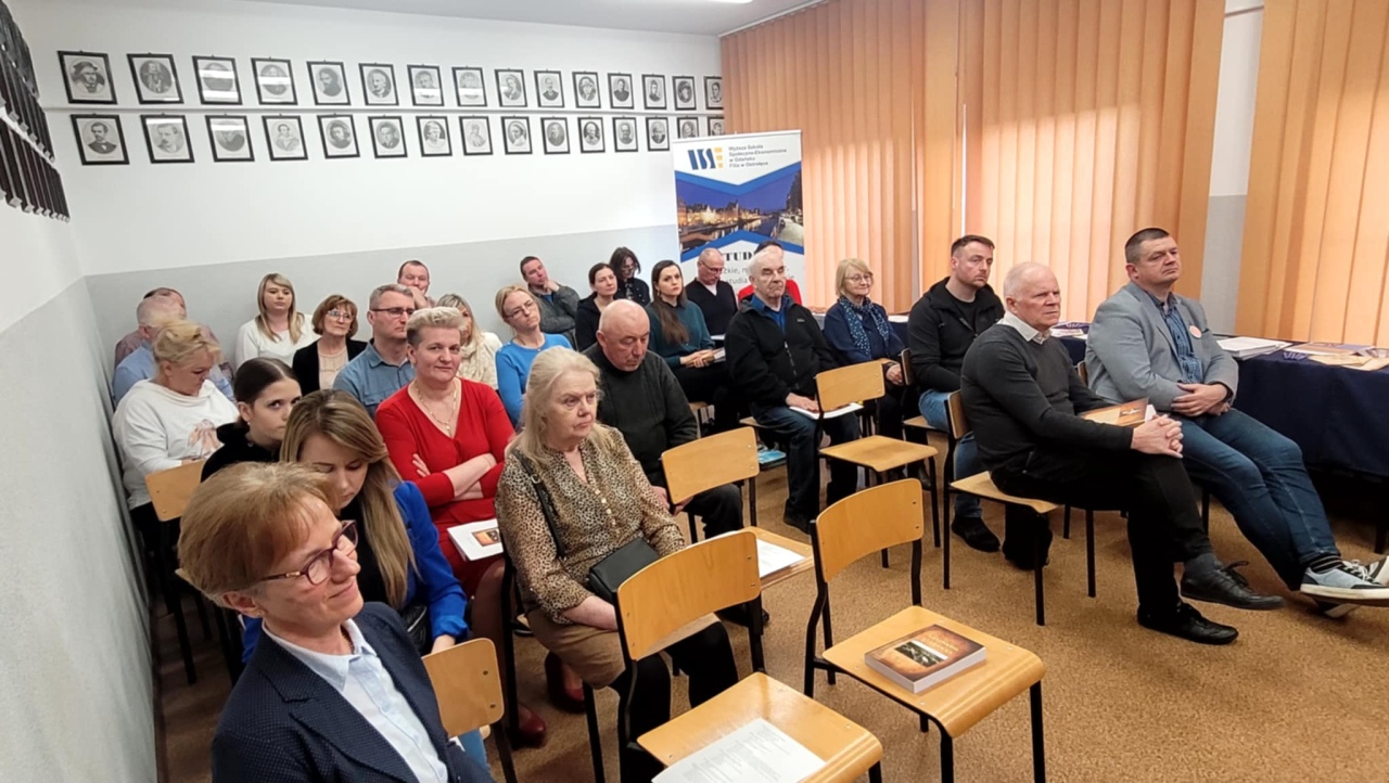 Spotkanie autorskie z K. Bulakiem - fot. Zespół Szkół SIGIE - zdjęcie #3 - eOstroleka.pl