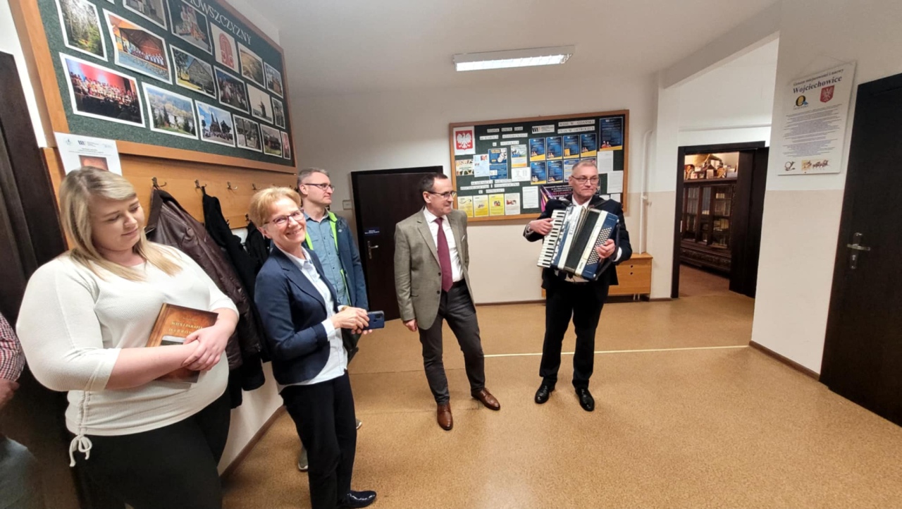 Spotkanie autorskie z K. Bulakiem - fot. Zespół Szkół SIGIE - zdjęcie #10 - eOstroleka.pl