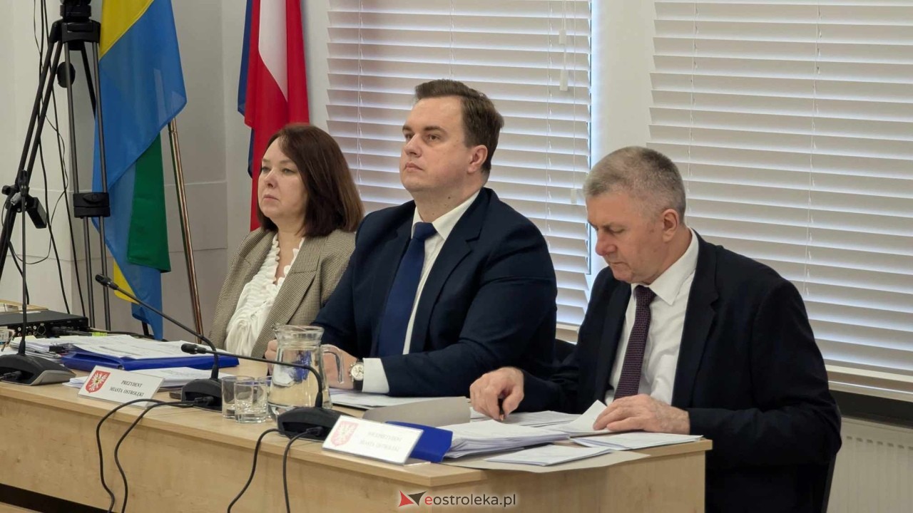 Sesja rady miasta Ostrołęki [27.03.2025] - zdjęcie #17 - eOstroleka.pl