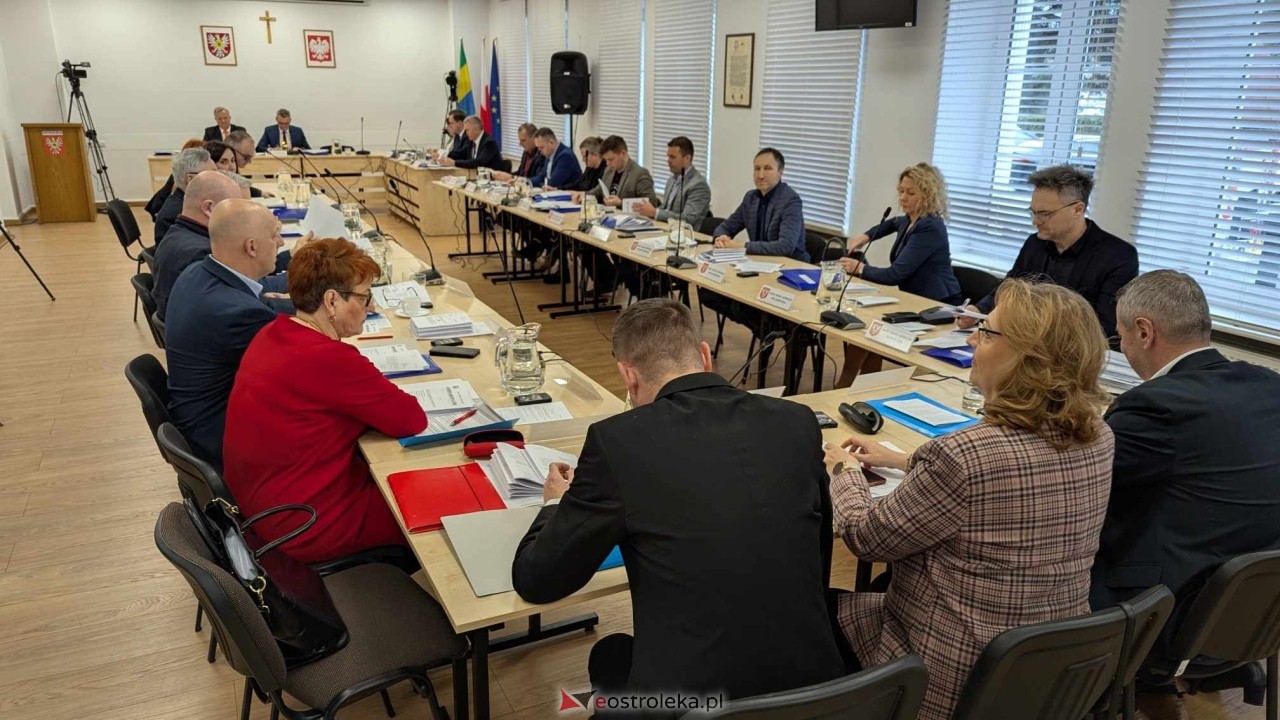 Sesja rady miasta Ostrołęki [27.03.2025] - zdjęcie #15 - eOstroleka.pl