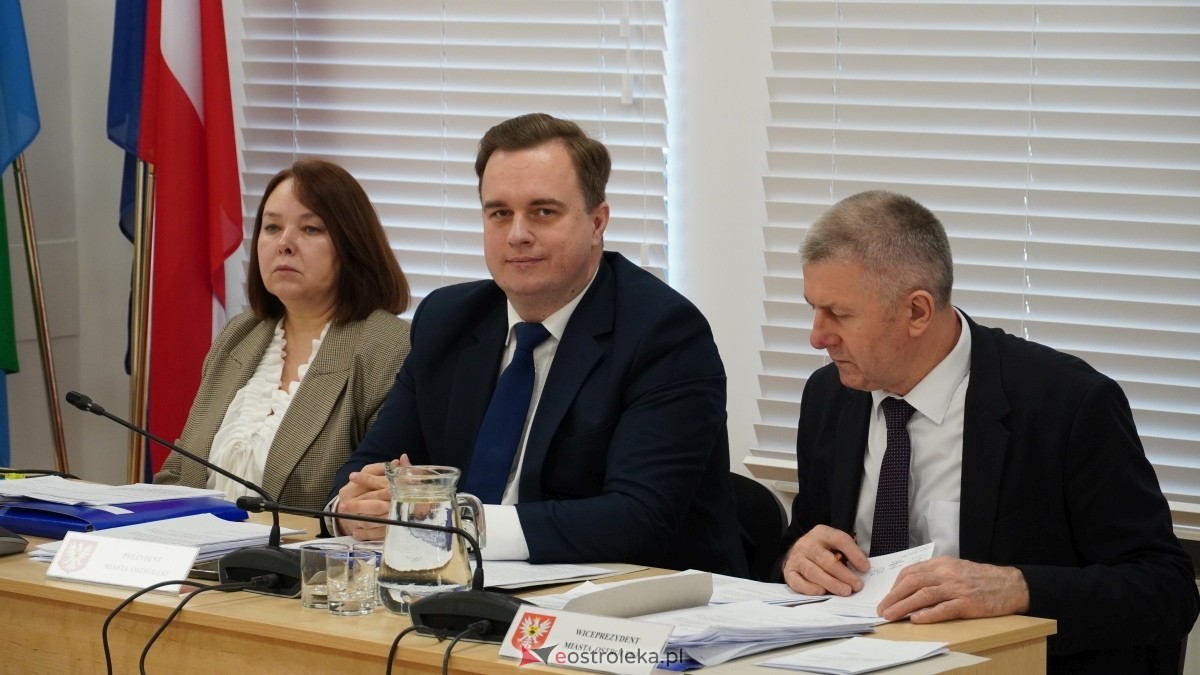 Sesja rady miasta Ostrołęki [27.03.2025] - zdjęcie #14 - eOstroleka.pl