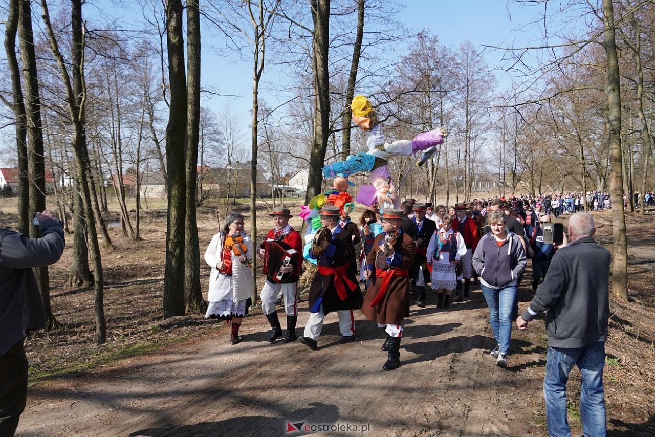 Topienie Marzanny w Brodowych Łąkach [29.03.2025] - zdjęcie #86 - eOstroleka.pl