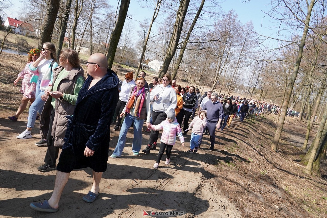 Topienie Marzanny w Brodowych Łąkach [29.03.2025] - zdjęcie #73 - eOstroleka.pl