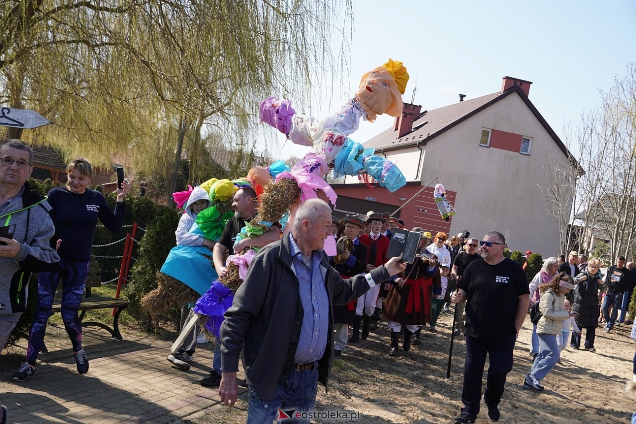Topienie Marzanny w Brodowych Łąkach [29.03.2025] - zdjęcie #63 - eOstroleka.pl