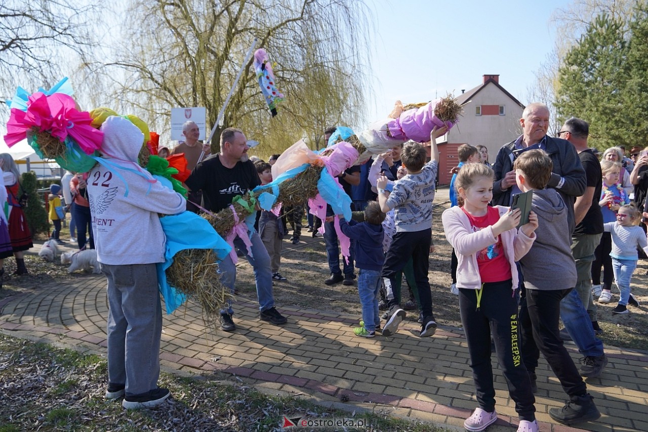 Topienie Marzanny w Brodowych Łąkach [29.03.2025] - zdjęcie #60 - eOstroleka.pl