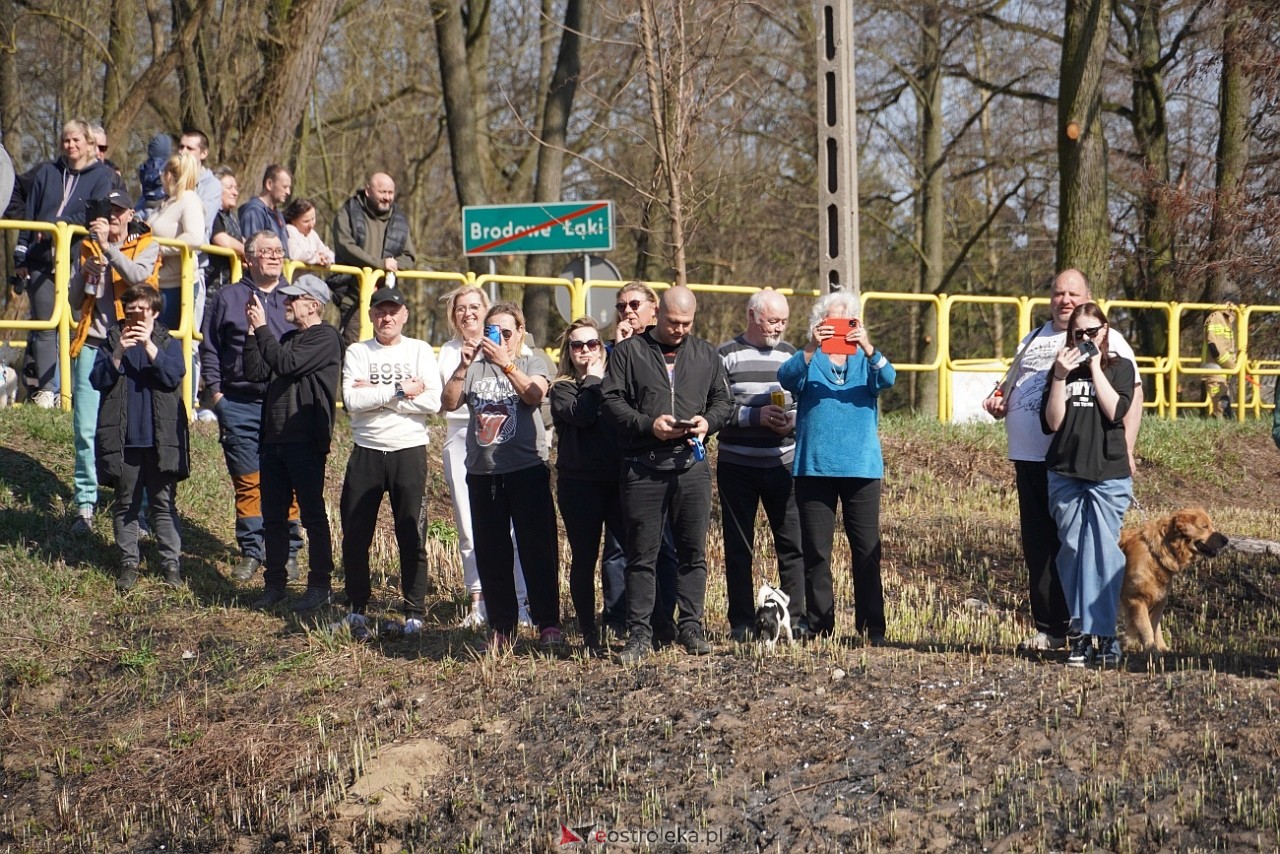 Topienie Marzanny w Brodowych Łąkach [29.03.2025] - zdjęcie #56 - eOstroleka.pl