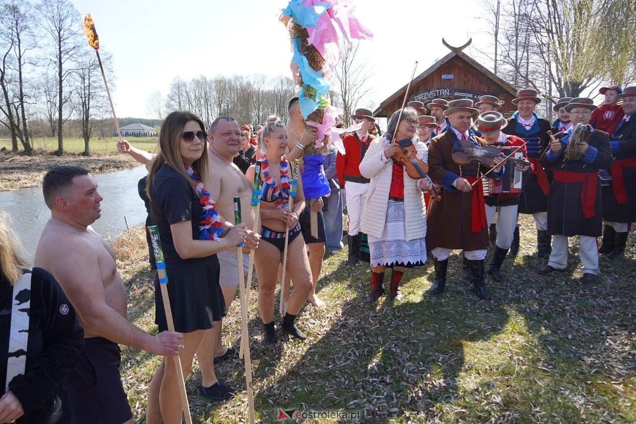 Topienie Marzanny w Brodowych Łąkach [29.03.2025] - zdjęcie #44 - eOstroleka.pl
