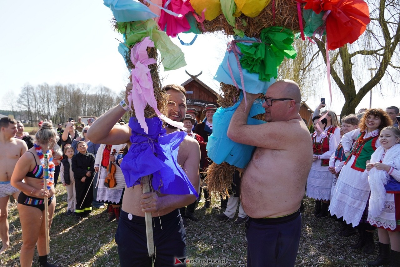 Topienie Marzanny w Brodowych Łąkach [29.03.2025] - zdjęcie #42 - eOstroleka.pl