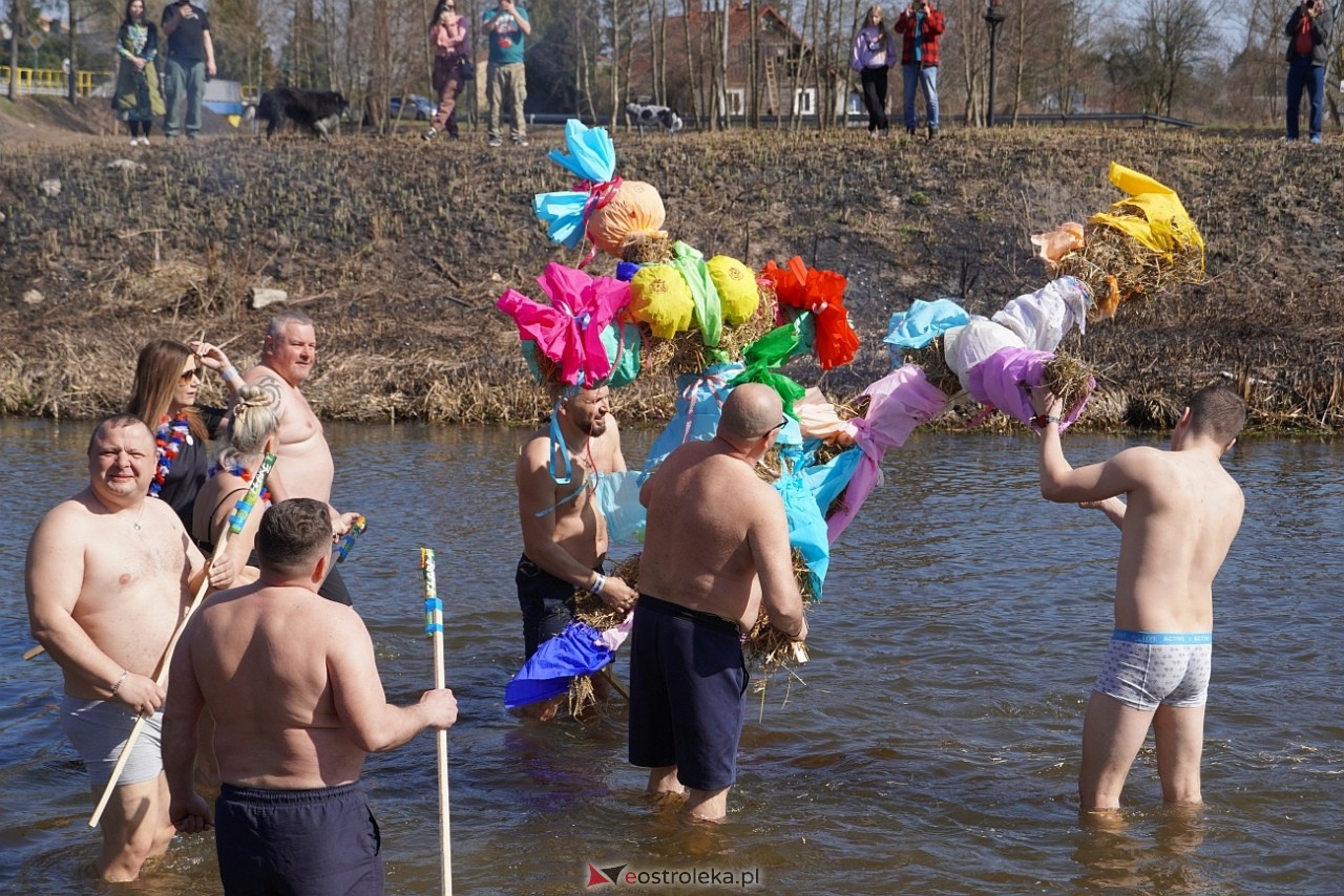 Topienie Marzanny w Brodowych Łąkach [29.03.2025] - zdjęcie #35 - eOstroleka.pl