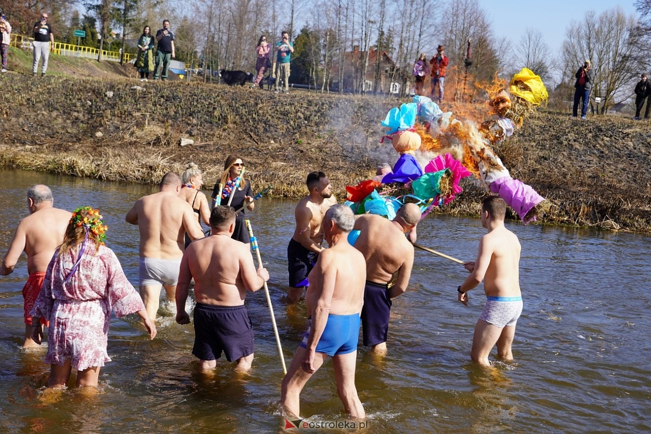 Topienie Marzanny w Brodowych Łąkach [29.03.2025] - zdjęcie #32 - eOstroleka.pl