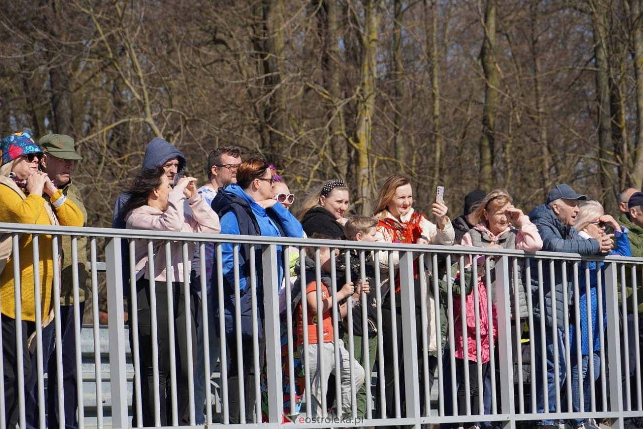 Topienie Marzanny w Brodowych Łąkach [29.03.2025] - zdjęcie #7 - eOstroleka.pl