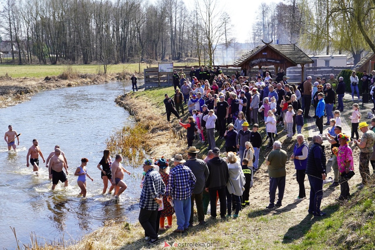 Topienie Marzanny w Brodowych Łąkach [29.03.2025] - zdjęcie #1 - eOstroleka.pl