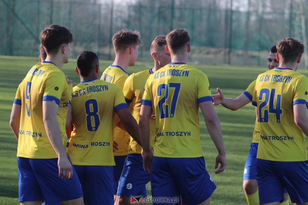 KS CK Troszyn - MKS Przasnysz [29.03.2025] - zdjęcie #7 - eOstroleka.pl