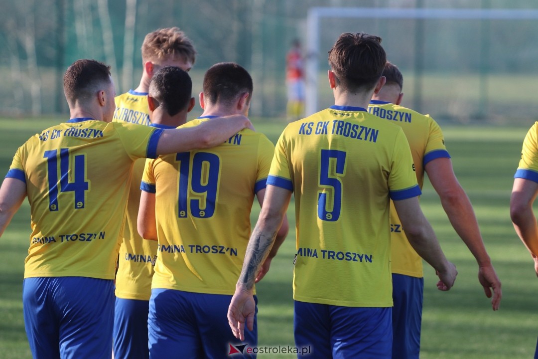 KS CK Troszyn - MKS Przasnysz [29.03.2025] - zdjęcie #4 - eOstroleka.pl