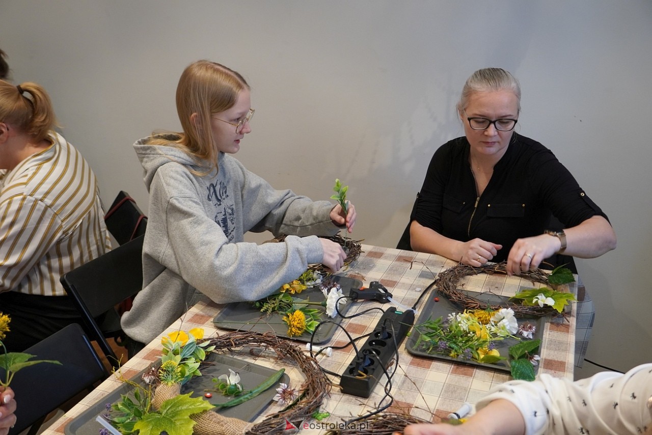 Niedziela w Muzeum Kultury Kurpiowskiej - Wiosenne Wianki [30.03.2025] - zdjęcie #16 - eOstroleka.pl