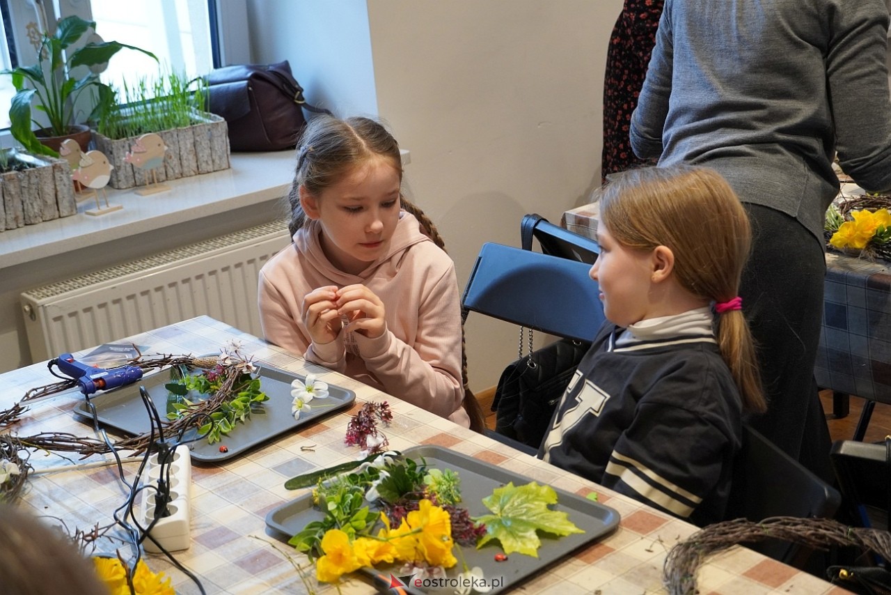 Niedziela w Muzeum Kultury Kurpiowskiej - Wiosenne Wianki [30.03.2025] - zdjęcie #11 - eOstroleka.pl