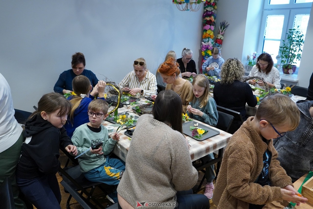 Niedziela w Muzeum Kultury Kurpiowskiej - Wiosenne Wianki [30.03.2025] - zdjęcie #9 - eOstroleka.pl