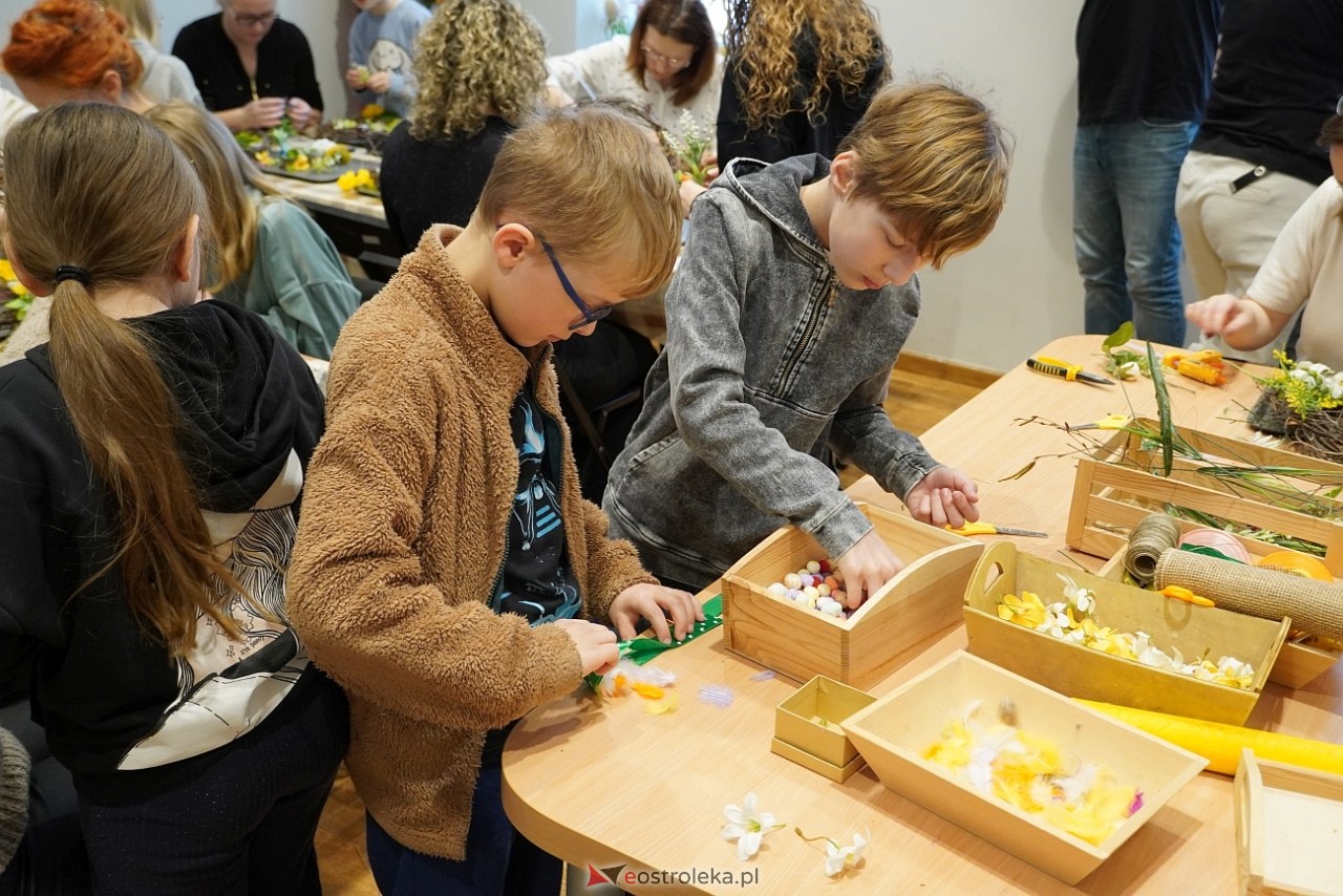 Niedziela w Muzeum Kultury Kurpiowskiej - Wiosenne Wianki [30.03.2025] - zdjęcie #8 - eOstroleka.pl