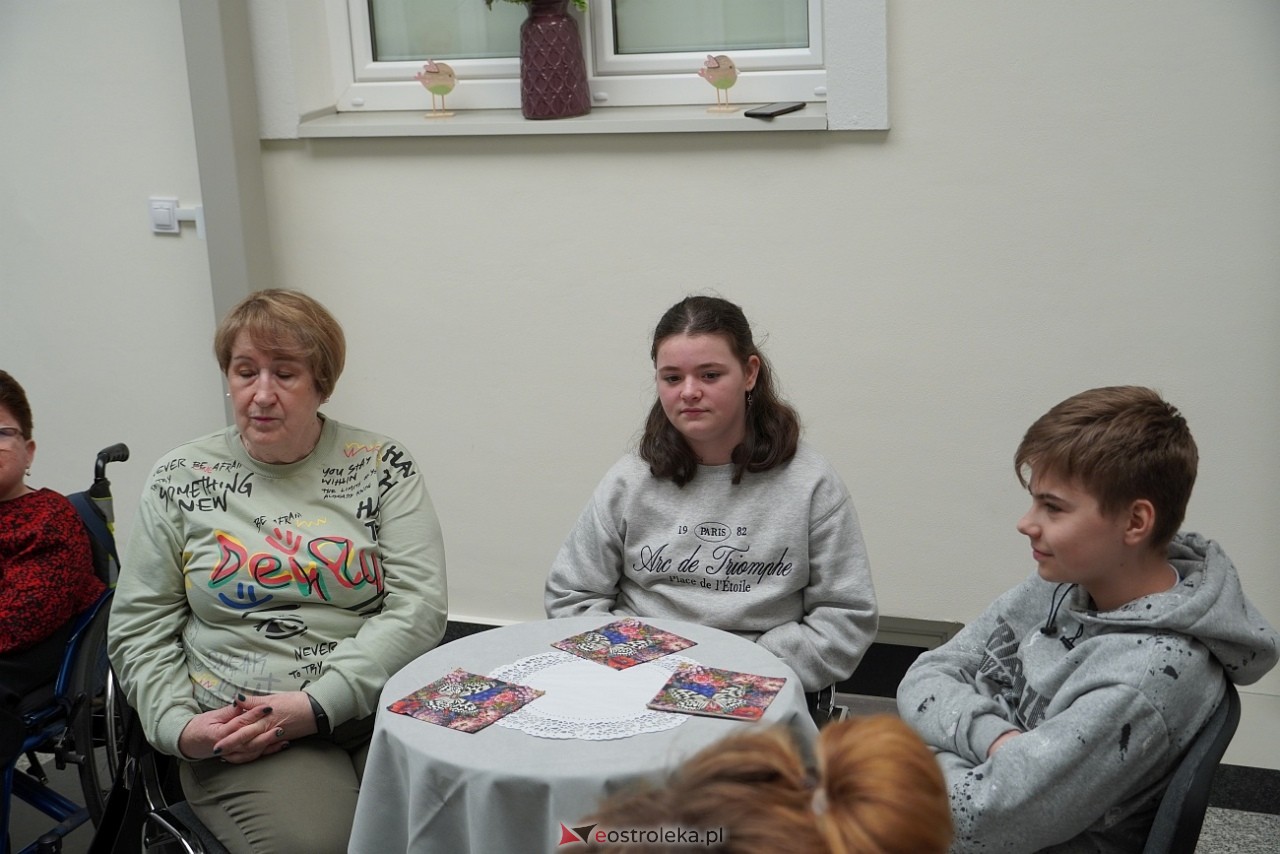 Shummer inspiruje - spotkanie podsumowujące plener malarski i konkurs literacki w MKK [30.03.2025] - zdjęcie #39 - eOstroleka.pl