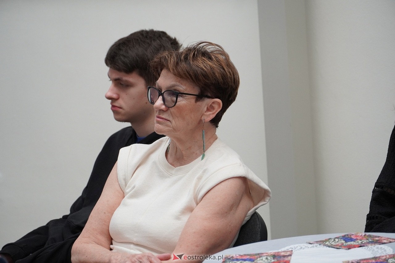 Shummer inspiruje - spotkanie podsumowujące plener malarski i konkurs literacki w MKK [30.03.2025] - zdjęcie #36 - eOstroleka.pl