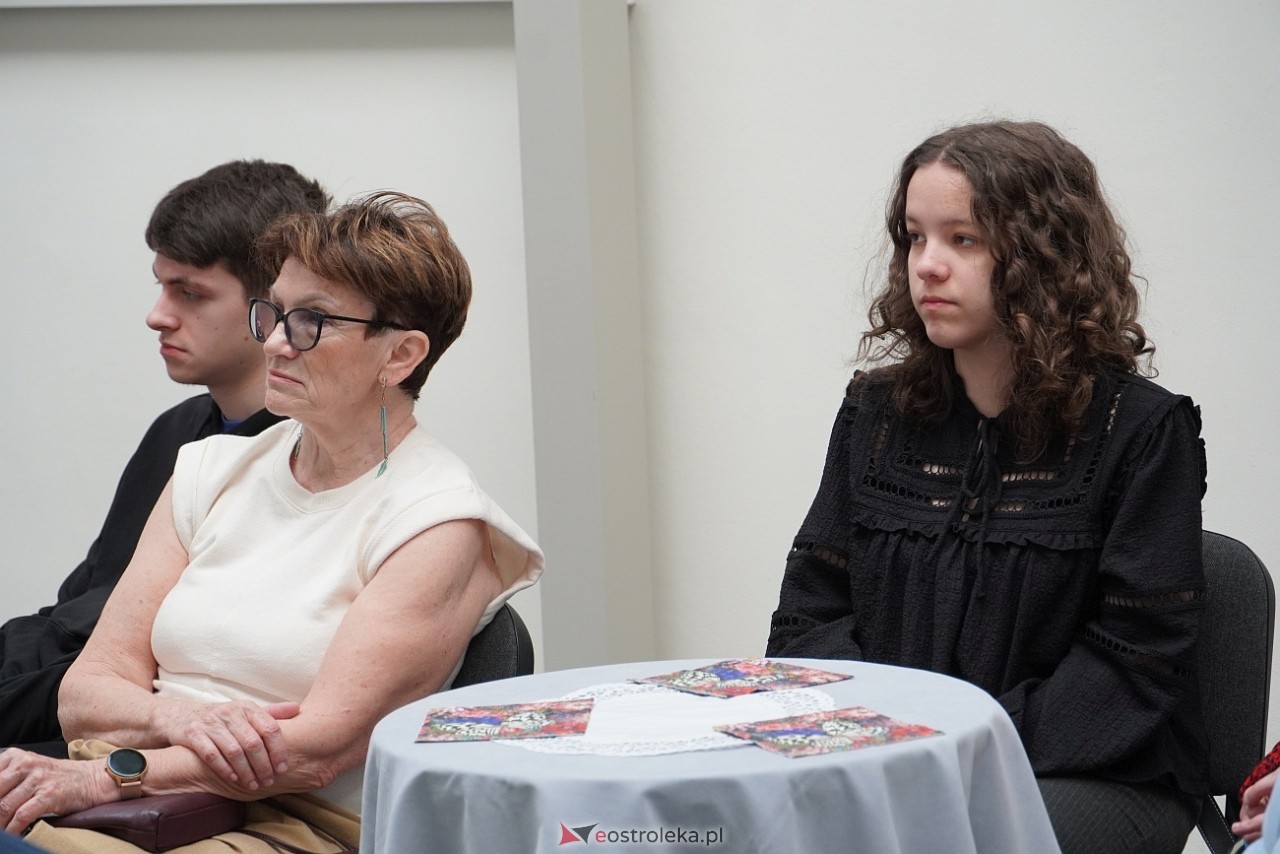 Shummer inspiruje - spotkanie podsumowujące plener malarski i konkurs literacki w MKK [30.03.2025] - zdjęcie #35 - eOstroleka.pl