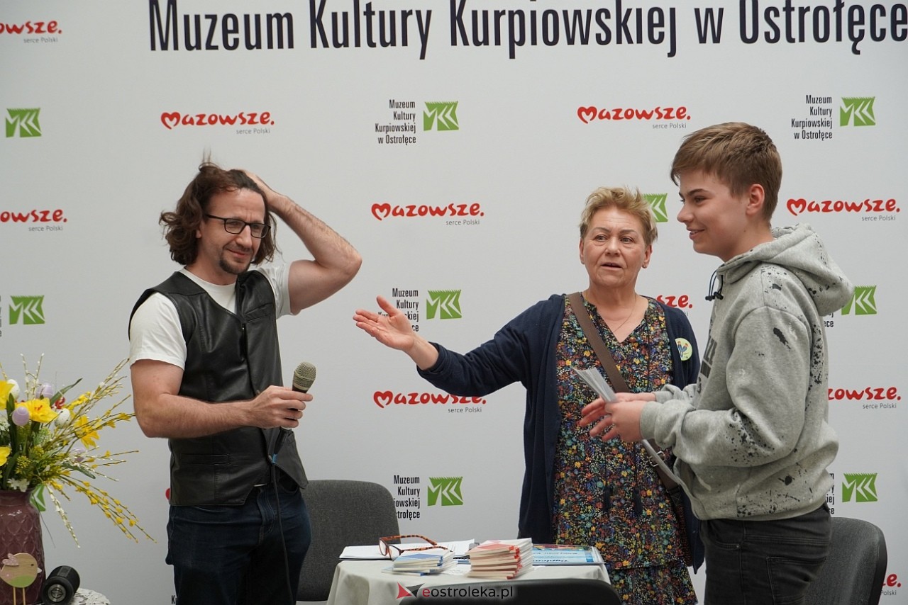 Shummer inspiruje - spotkanie podsumowujące plener malarski i konkurs literacki w MKK [30.03.2025] - zdjęcie #29 - eOstroleka.pl