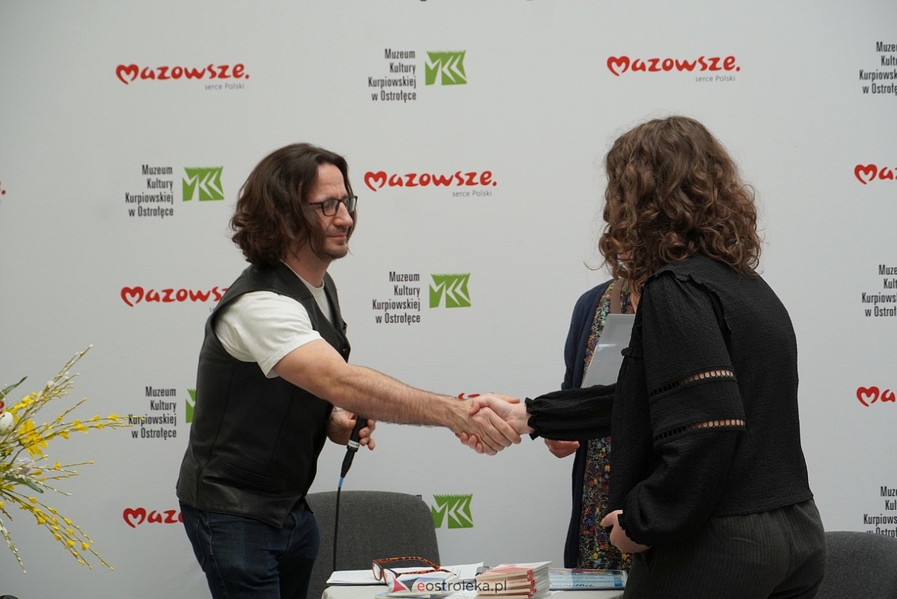 Shummer inspiruje - spotkanie podsumowujące plener malarski i konkurs literacki w MKK [30.03.2025] - zdjęcie #28 - eOstroleka.pl