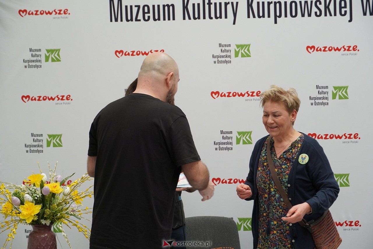 Shummer inspiruje - spotkanie podsumowujące plener malarski i konkurs literacki w MKK [30.03.2025] - zdjęcie #26 - eOstroleka.pl