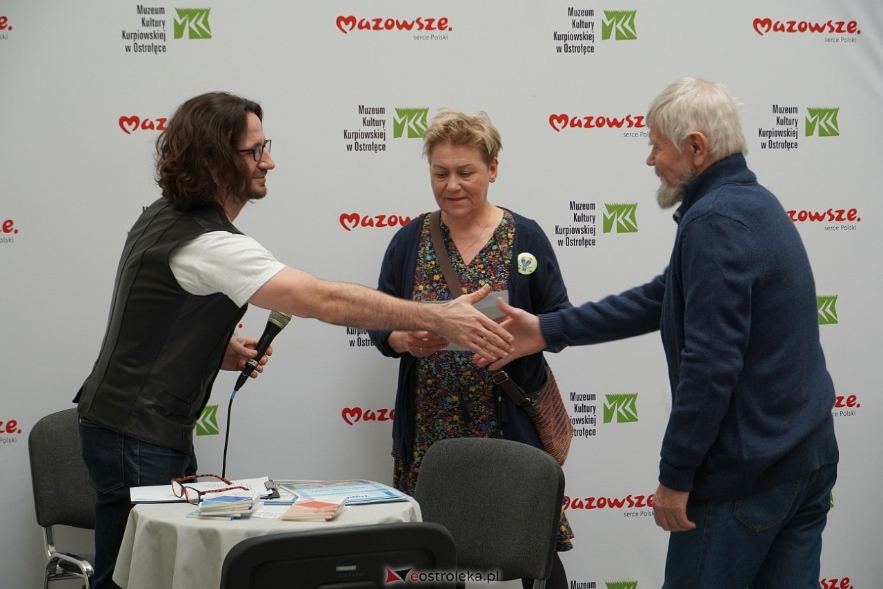 Shummer inspiruje - spotkanie podsumowujące plener malarski i konkurs literacki w MKK [30.03.2025] - zdjęcie #18 - eOstroleka.pl