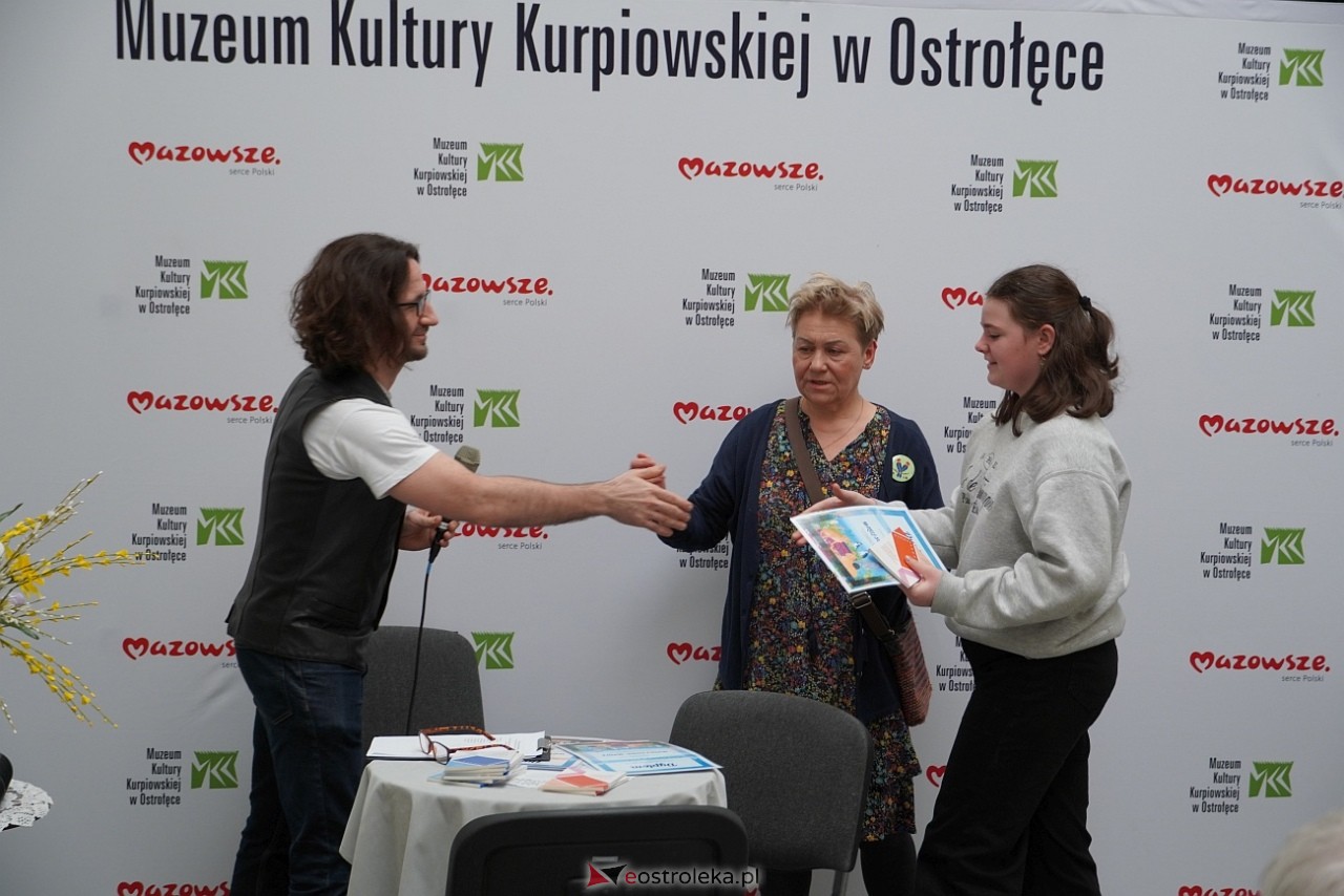Shummer inspiruje - spotkanie podsumowujące plener malarski i konkurs literacki w MKK [30.03.2025] - zdjęcie #16 - eOstroleka.pl