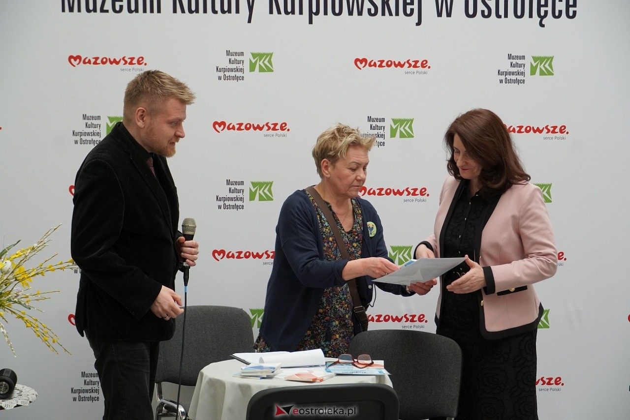 Shummer inspiruje - spotkanie podsumowujące plener malarski i konkurs literacki w MKK [30.03.2025] - zdjęcie #13 - eOstroleka.pl