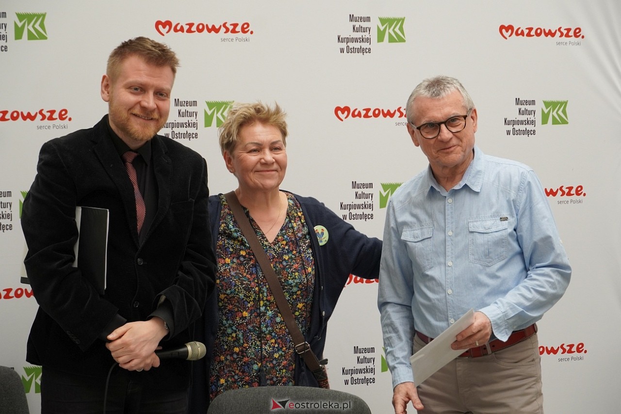 Shummer inspiruje - spotkanie podsumowujące plener malarski i konkurs literacki w MKK [30.03.2025] - zdjęcie #12 - eOstroleka.pl