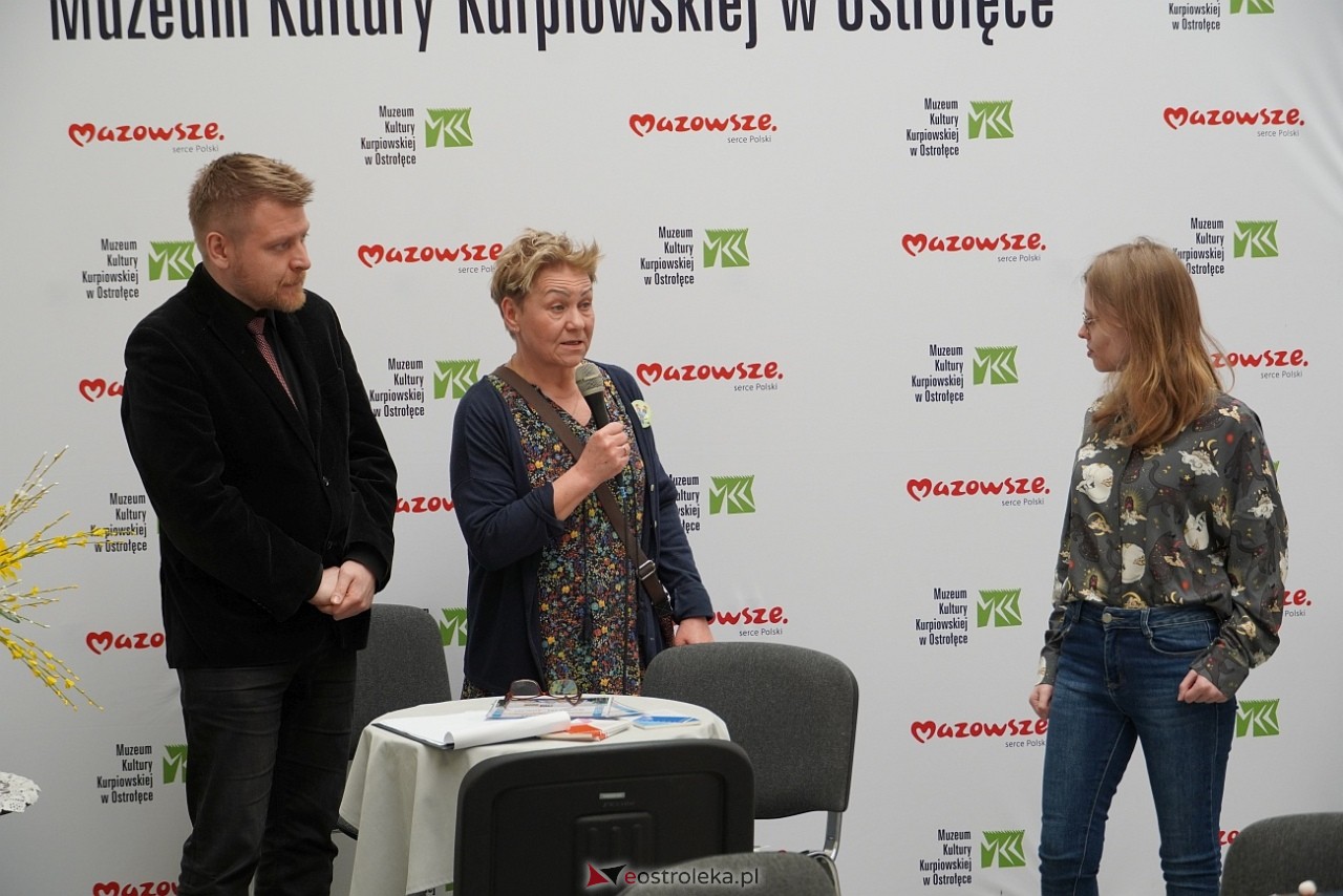 Shummer inspiruje - spotkanie podsumowujące plener malarski i konkurs literacki w MKK [30.03.2025] - zdjęcie #8 - eOstroleka.pl