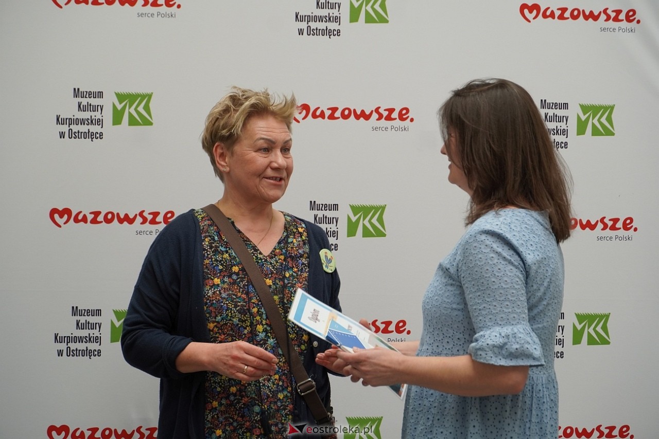 Shummer inspiruje - spotkanie podsumowujące plener malarski i konkurs literacki w MKK [30.03.2025] - zdjęcie #4 - eOstroleka.pl