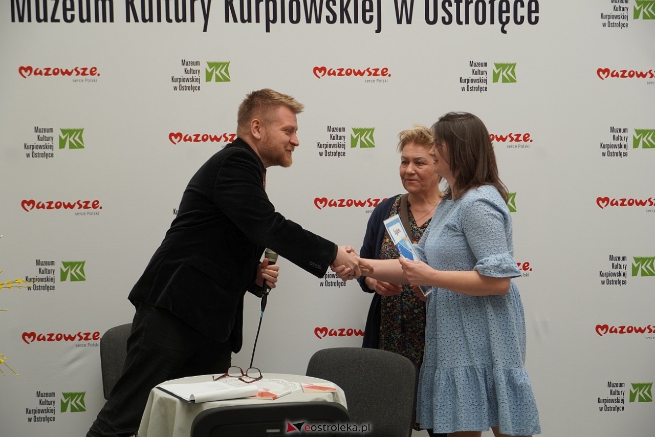 Shummer inspiruje - spotkanie podsumowujące plener malarski i konkurs literacki w MKK [30.03.2025] - zdjęcie #3 - eOstroleka.pl