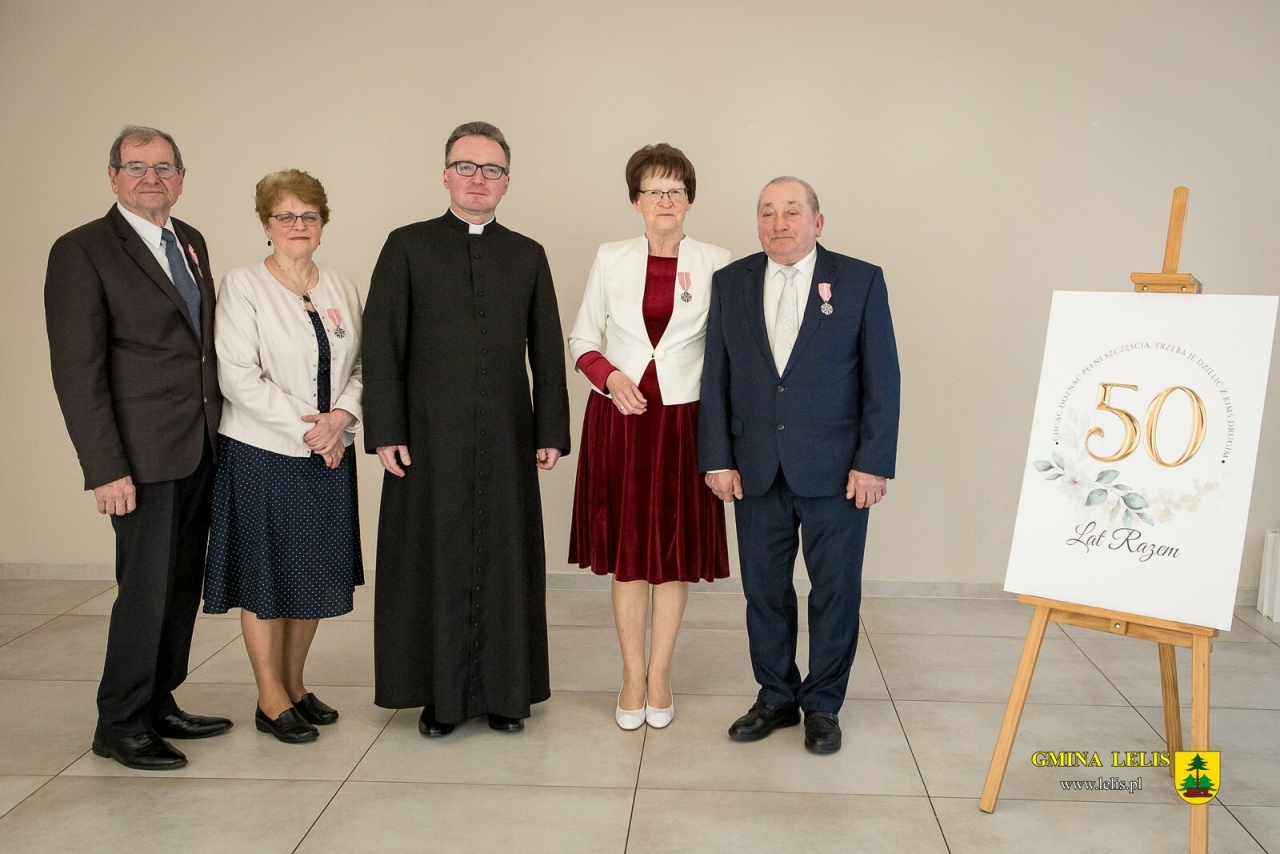 50 lat razem: Uroczyste obchody Złotych Godów w Lelisie [29.03.2025]] - zdjęcie #75 - eOstroleka.pl