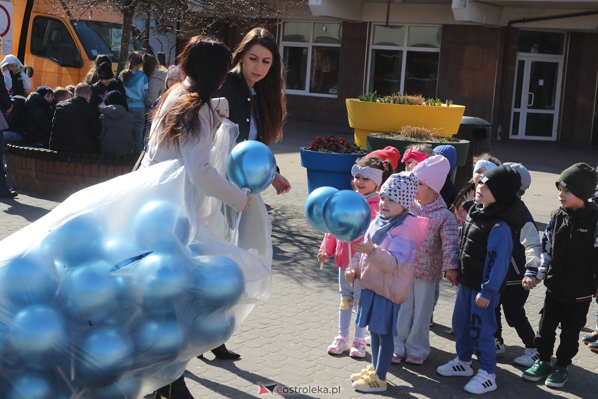 Niebieski Dzień dla autyzmu w Ostrołęce [02.04.2025] - zdjęcie #65 - eOstroleka.pl