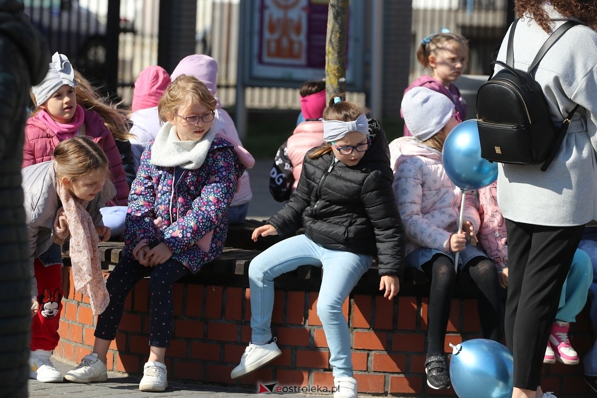 Niebieski Dzień dla autyzmu w Ostrołęce [02.04.2025] - zdjęcie #55 - eOstroleka.pl