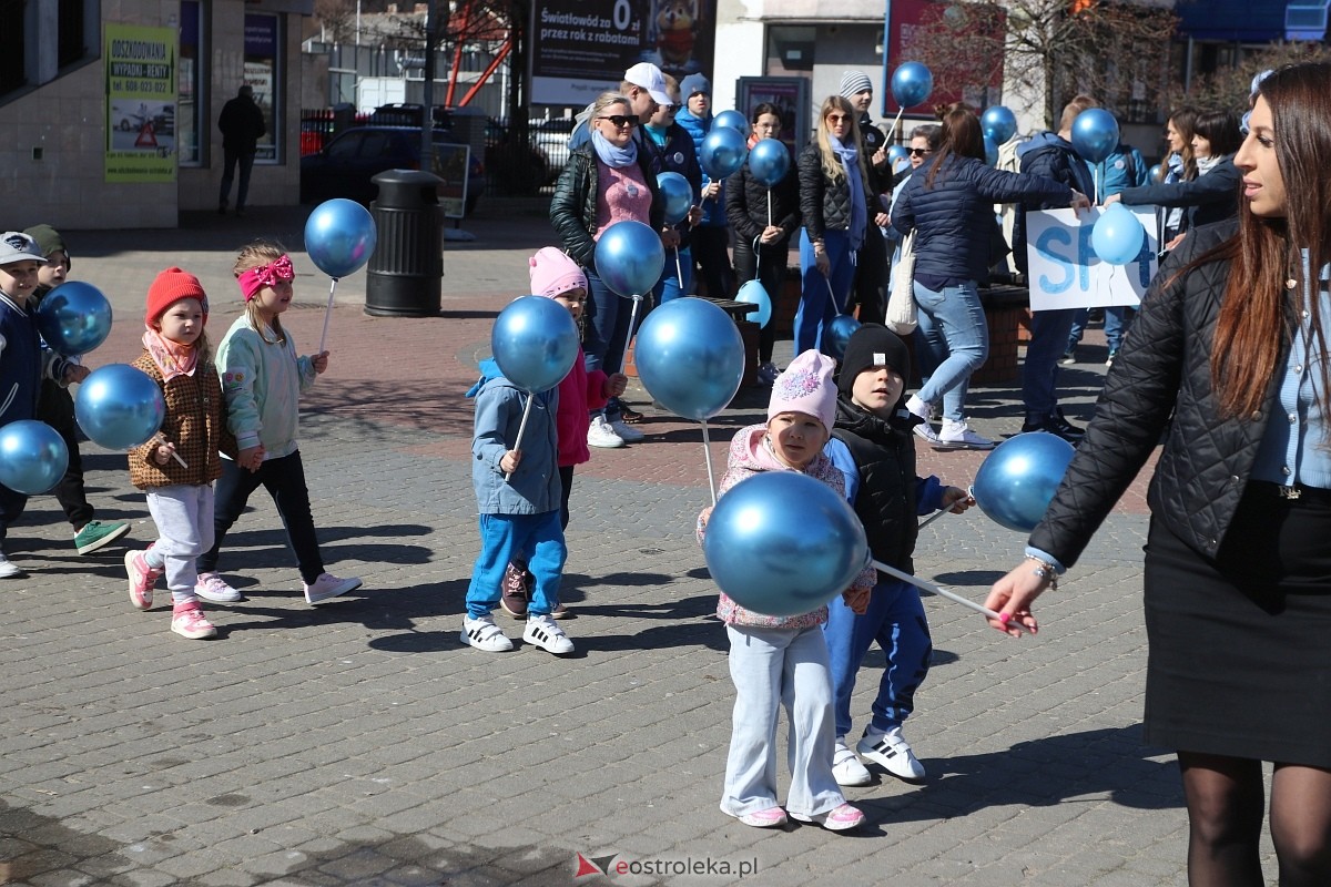 Niebieski Dzień dla autyzmu w Ostrołęce [02.04.2025] - zdjęcie #50 - eOstroleka.pl