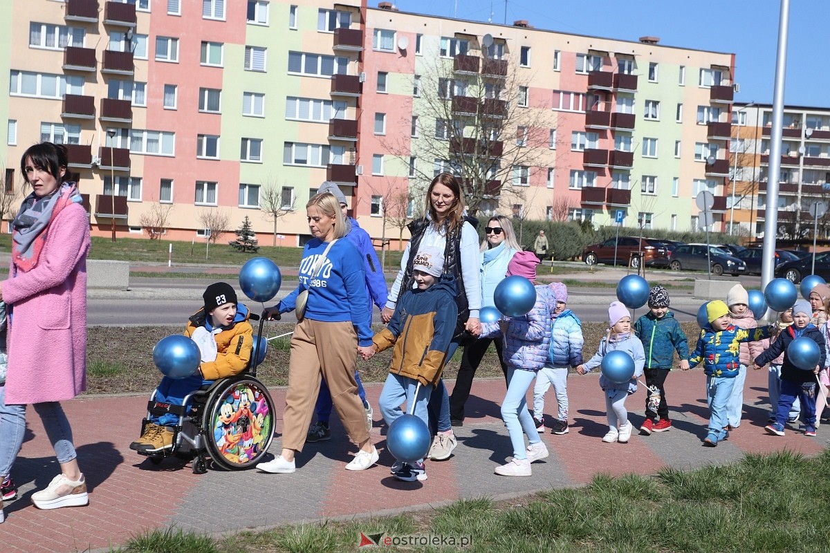 Niebieski Dzień dla autyzmu w Ostrołęce [02.04.2025] - zdjęcie #40 - eOstroleka.pl