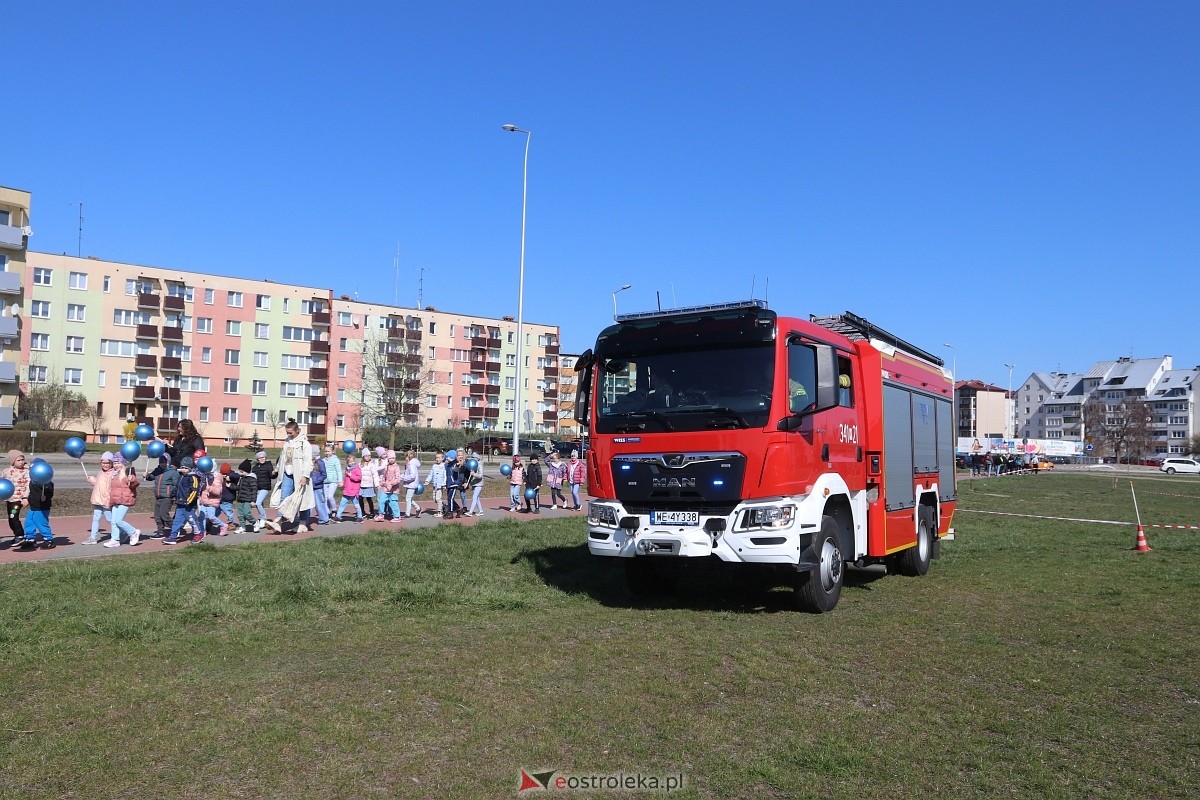 Niebieski Dzień dla autyzmu w Ostrołęce [02.04.2025] - zdjęcie #38 - eOstroleka.pl