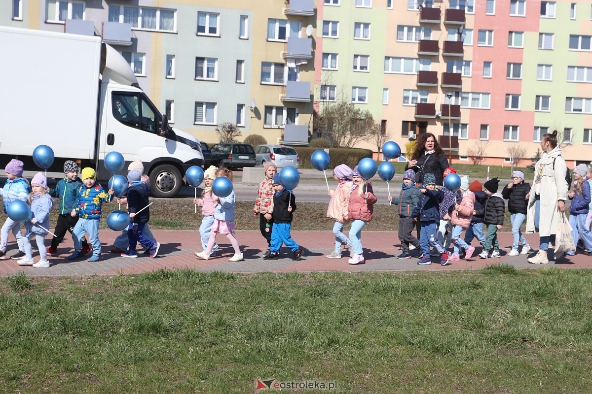 Niebieski Dzień dla autyzmu w Ostrołęce [02.04.2025] - zdjęcie #37 - eOstroleka.pl
